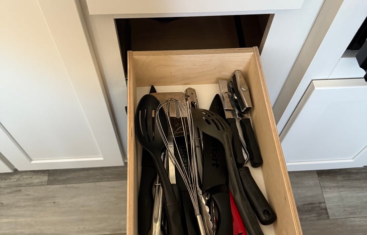 Comes with cooking accessories