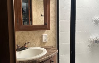 Open and Spacious 5th Wheel