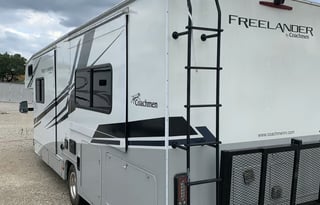 2021 Coachmen 30' of Roadtrip Comfort!