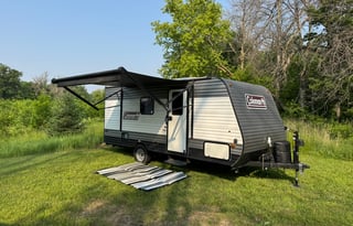 Lightweight, sleeps 6, upgrades! 400W solar system