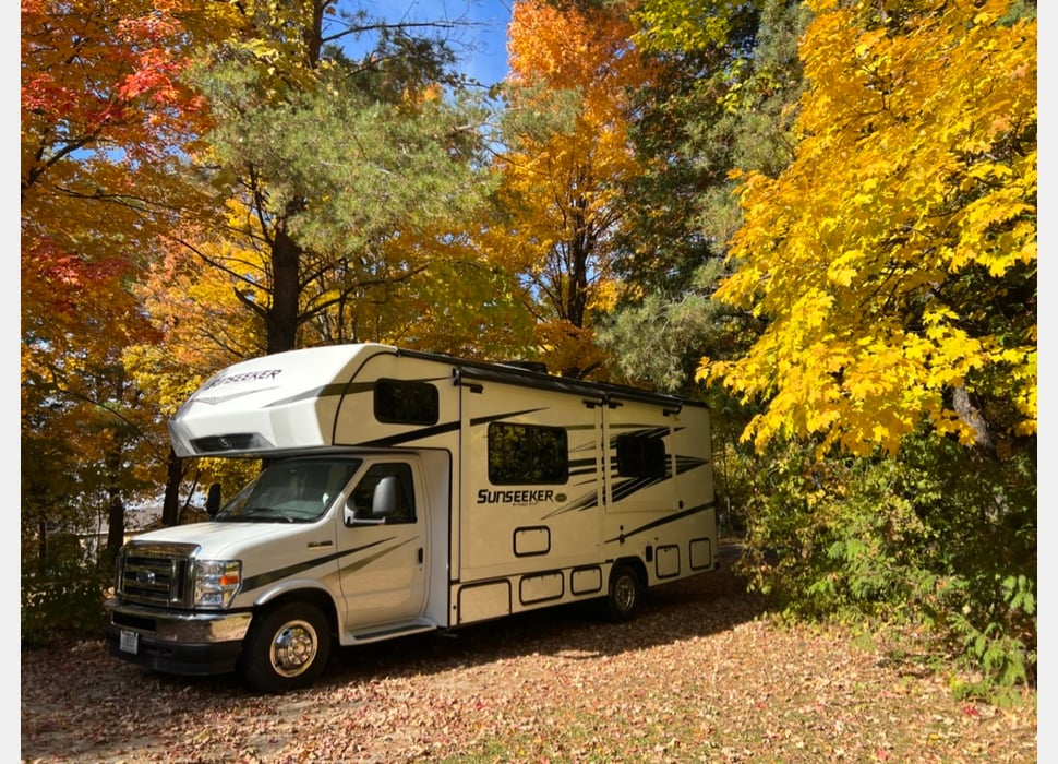 Class C Motor Home rentals in Lake Mills