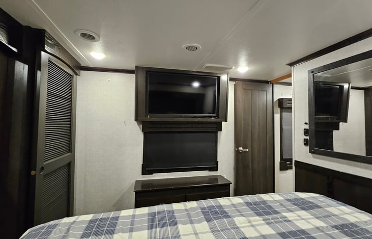 Bed room tv