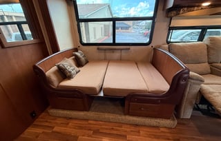 Luxury 2015 Jayco RV - Sleep 6 - Family Road Trip!