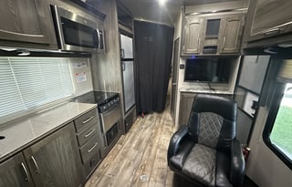 self-contained toy hauler on board fuel, generator