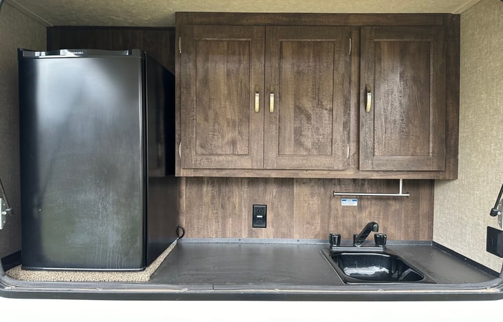 out door kitchen with music