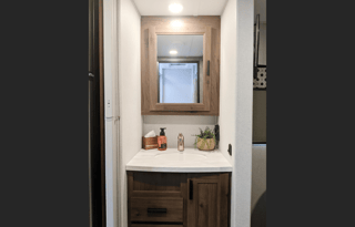 2021 27' RV with 3 Slides