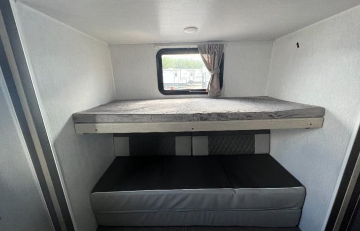 Bunkbed and queen size bed