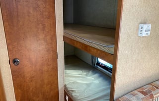 Our Family Fave! Comfy, Bunk Beds, Only 2,725 Lbs!