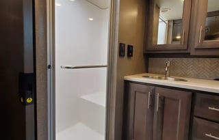 2022 Thor Motor Coach - Palazzo 37.5