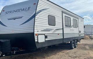 Michie Made Fun - Pet + Kid Approved Camper Rental