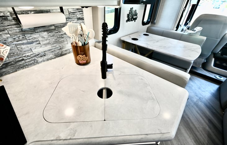Kitchen Sink / Counter Top