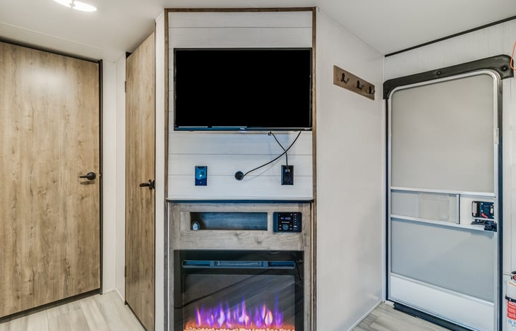 Full entertainment center area with tv and streaming of Netfilx. It also has sound system that plays radio or phone hookup for music. Also enjoy the coziness of electric fireplace.