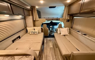 Thor Motor Coach Four Winds 31EV ***Bunk Beds***