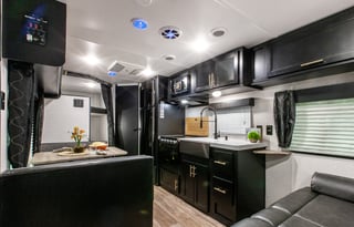 Luxury RV w/patio, Relax - bbq