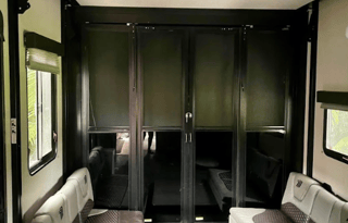 Grand Design Momentum 350G **Toy hauler (OKFL2209)