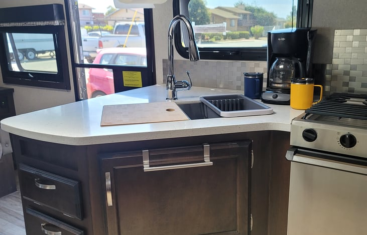 Kitchen sink. Coffee pot and mugs included.