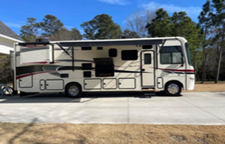36.0 Precept 35UN Class A Motor Home | RVshare
