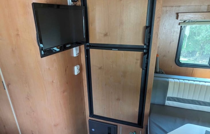 Decent size fridge/freezer