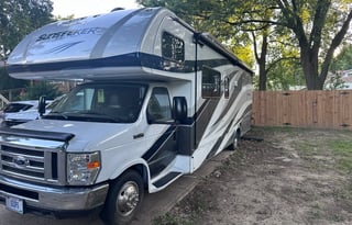 Spacious and Comfortable Class C Motorhome!