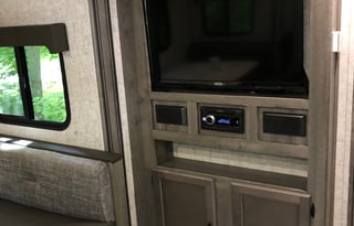 Apex Ultra-Lite 26’ 2021 Couples Camper