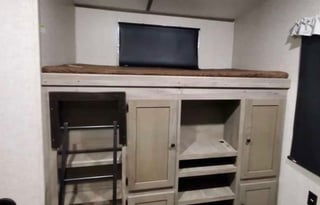 Family Bunkhouse w/ Outdoor Kitchen & Delivery