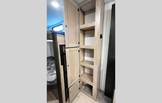 Bunkhouse RV Rental | Sleeps 8 | Outdoor Kitchen