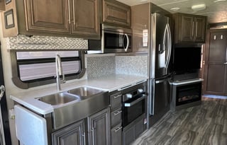 Sam & Kate’s Kid Approved RV Rental w/2 bathrooms