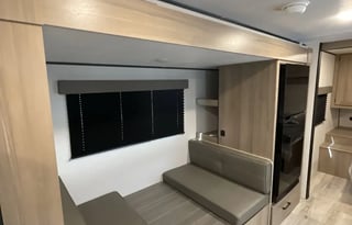 Easy Livin’ with Eileen – 2025 Coleman Camper 27'