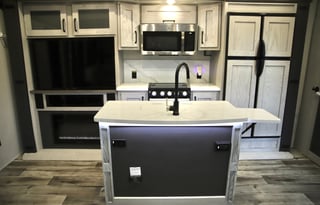 Adventure RV for Rent Sleeps 7, Bunkhouse + Loft!