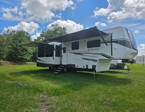 Palomino Columbus 329DV