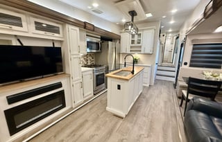 Prime Time RV Crusader 382MBH (BRFL 1686)