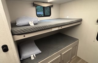 2025 Dutchmen RV Shadow cruiser 330bhs