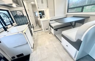 C4-*NEW* 2023 Prism Mercedes Luxury Rv - Sleeps 6