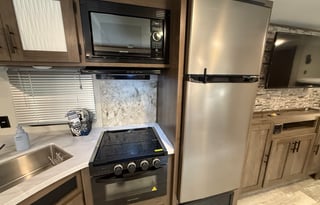 2021 Prime Time RV Avenger 27DBS