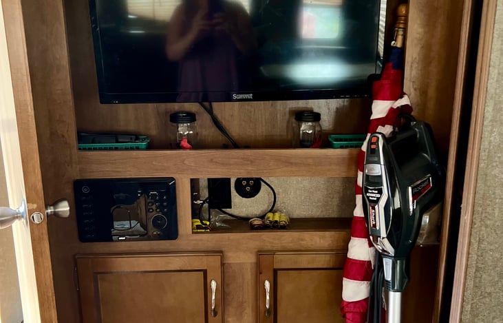 Entertainment System, TV and Radio