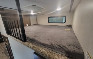 2020 couger  39 ft, like new