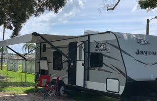 Peak n C Adventures (Pet Friendly with Bunks)