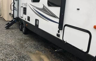 2019 Outback 290UBH *TWO AC UNITS*
