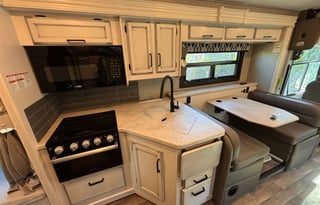 2021 Jayco Alante 29F with Bunk beds and WiFi