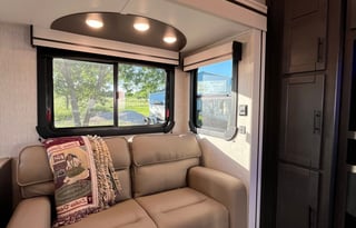 Delivery Only - Huge space 5th wheel