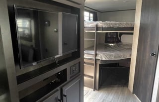 2022 Jayco 30ft Bunk house  (Delta Diva)
