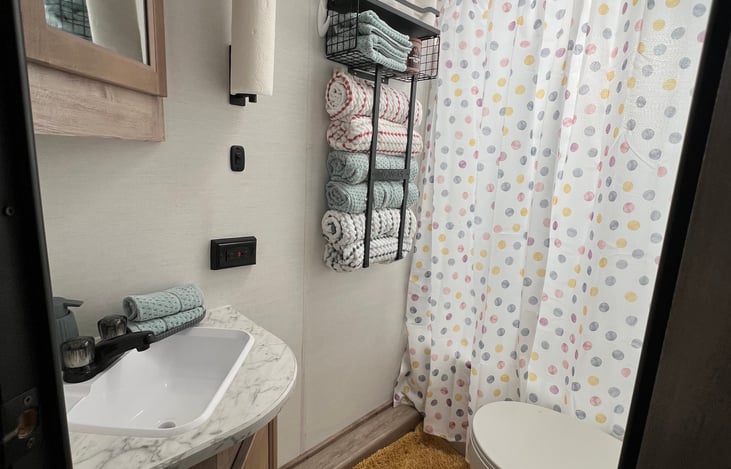 Over view of bathroom area.