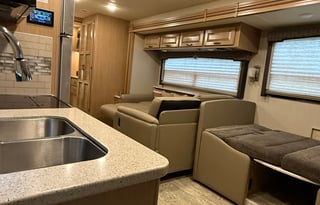 Sunshine Cruiser – All Inclusive Resort on Wheels