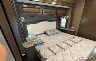 2018 LuxuryThor 35M, 2 Bath-Laundry Room