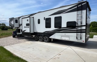 2022 Grand Design Momentum