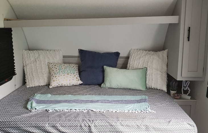 Queen bed, decor can be included or taken out for your trip. Whatever you prefer! Top rack for clothes or storage, closet has a bar to hang clothes. Under bed can be used for storage.