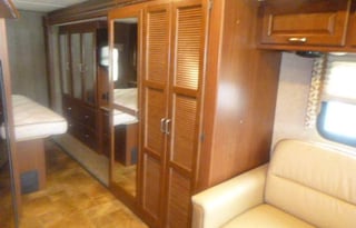 34 FT Thor Hurricane, with outdoor TV, kitchen