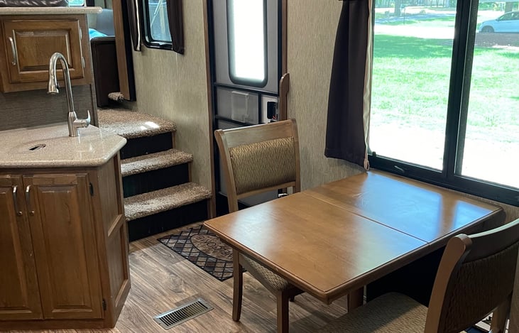 Dining table (up to four chairs)