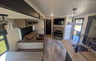 2025 Puma Luxury Bunkhouse