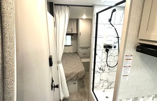 2025 BRAND NEW TOP RATE  FreeLander 27QB CHEV 4500